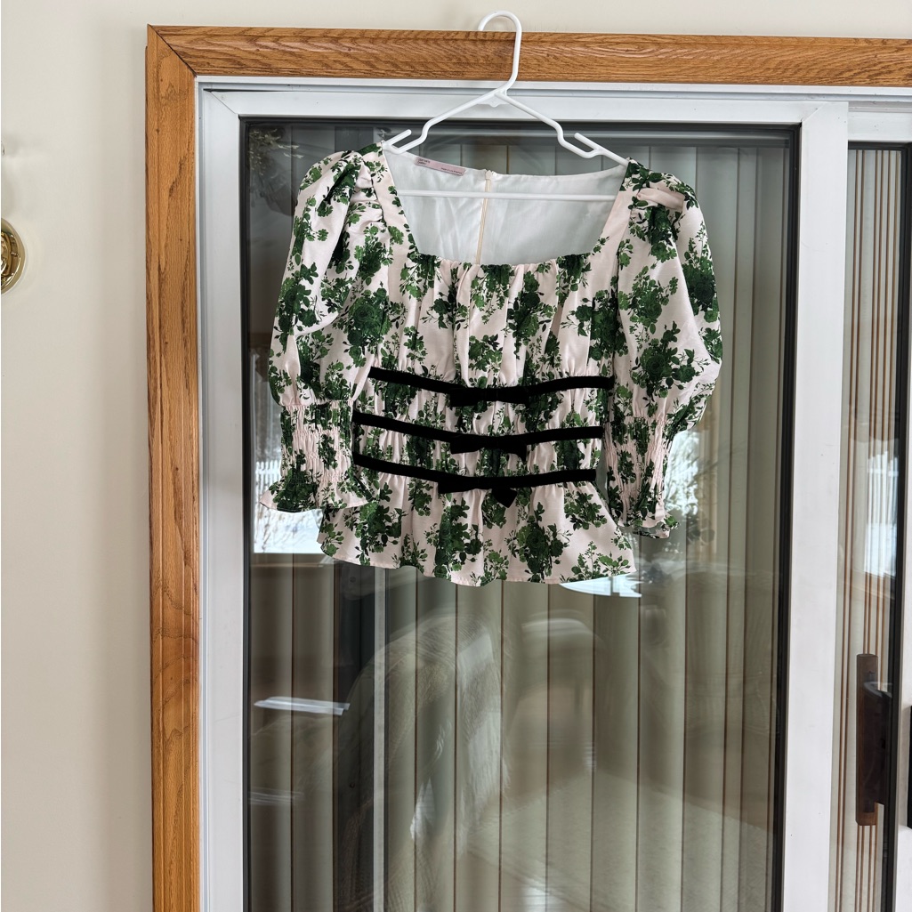 Damaris Bailey Ivy Rose Floral Puff Sleeve Top - Green And Black